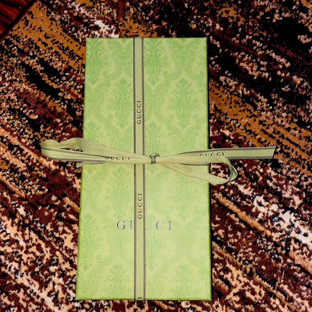 Quality and textured Gucci box and bag